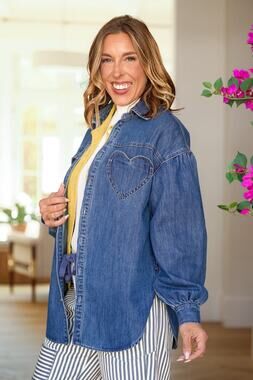 Freckled Poppy Dark Wash Long Sleeve Button Down Shacket in Blue - M